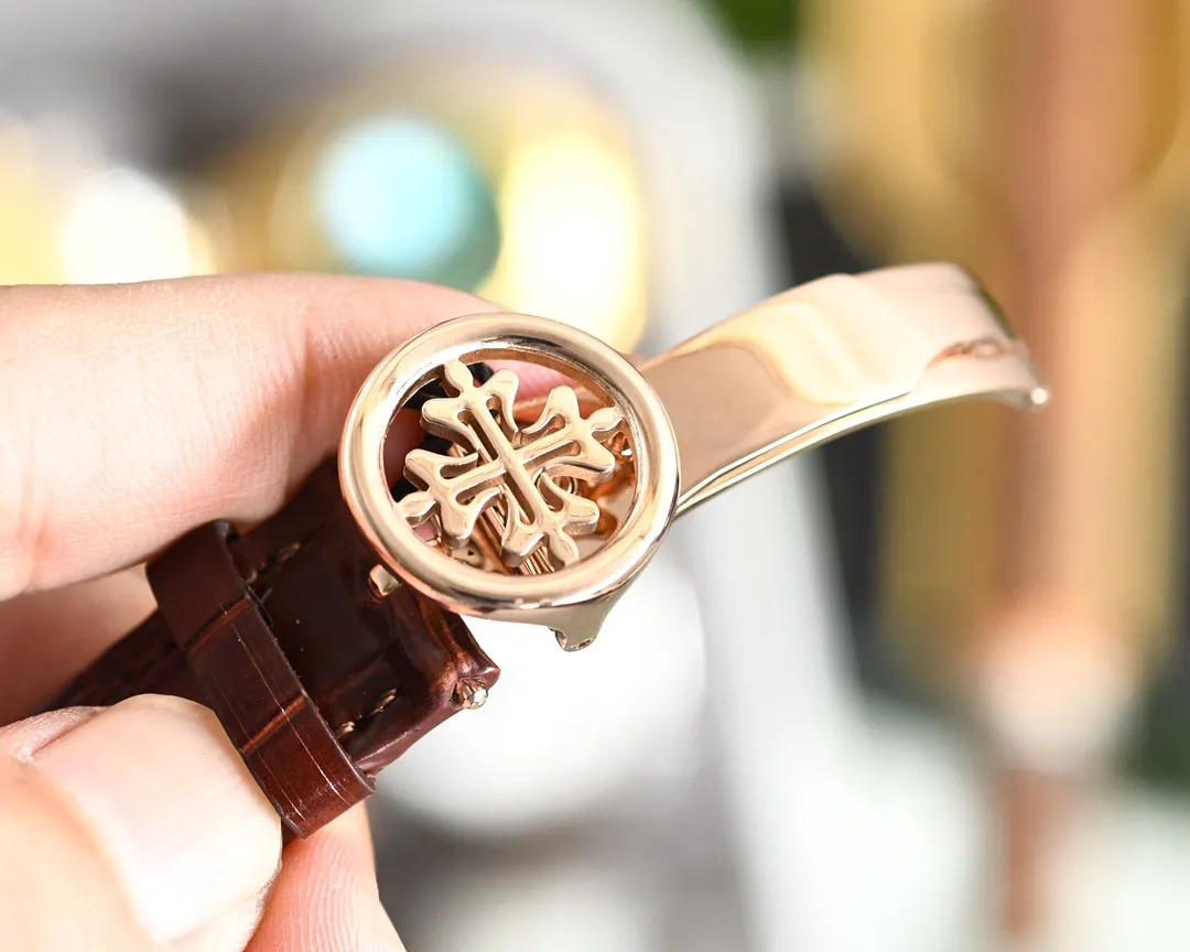 【Top Replica】💰5300! Patek Philippe's classic super complex multi-function 5159 perpetual calendar series watch is elegant! 1⃣️[Wonderful details and advantages] The size of this watch is 38mm. The reasonable size and lug design make it suitable for the public to wear. Whether you have a big wrist or a small wrist, there is no pressure to wear it. Half of it is exposed outside the cuffs when you move. For successful people and business wear, this watch will definitely give you face and confidence. Heart, the feeling of getting started is the comfortable wearing feeling and the weight of a small gold watch. You can all realize that owning it is the real winner in life. This watch is worth [applause][strong][strong][strong][666] 1. Case polishing: In order to pursue the effect of genuine warm and jade-like, PPF watchmakers polish it carefully and work slowly to produce fine work. 2. The connection mechanism between the stamped cover and the shell has a crisp feel that is comparable to the genuine product, and the stamped back cover improves the waterproof performance. 3. The scales and hands are treated with the latest precious metal plating process, and the effect is even better. 4. "Pot lid type" slightly convex sapphire watch mirror, the shape is consistent with the original product, the effect is transparent, and the time can be clearly distinguished. 5. The precious metal stamp is three-dimensional and standard, clear and vivid! 2⃣️【Leading the era of all-in-one computers】Using a customized version of Cal.324 all-in-one computer - thinner, more stable, and more like. The most important thing is that the degree of simulation has skyrocketed. 3⃣️【Strap】Classic Italian calfskin strap with clear texture and good texture. Paired with the top Patek Philippe lantern clasp on the market, it is universal and original without any pressure. Let it have more design elements of formal Patek Philippe [strong][666][666][666]! PPF. Factory is elegant and enduring, timeless classic, low-key and perfect, a gentleman in the watch! Welcome for your tasting! Each watch is delivered with a dedicated adjustment needle, in order to make the majority of watch lovers trust that this high-end product is worth owning🔥